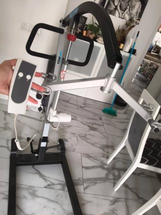 Grua nueva moteck sin arnés sin uso.