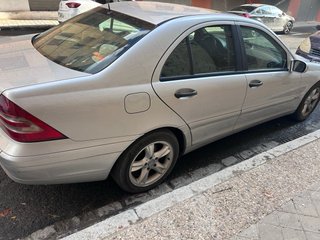 Mercedes-Benz Clase C 2005 AVERIADO