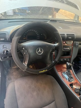Mercedes-Benz Clase C 2005 AVERIADO