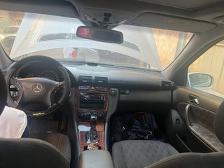 Mercedes-Benz Clase C 2005 AVERIADO