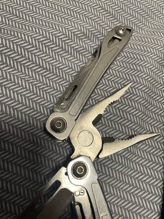 Multiherramienta Leatherman Sidekick con funda