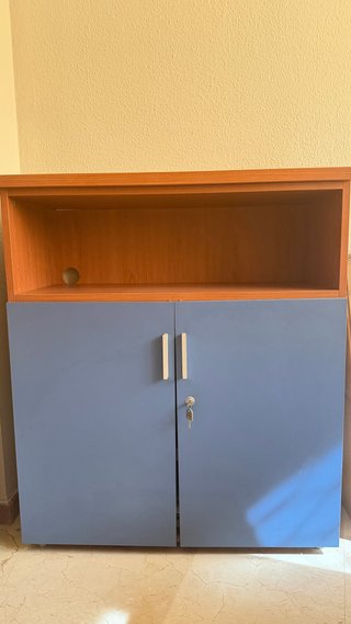 Armario de oficina con puertas