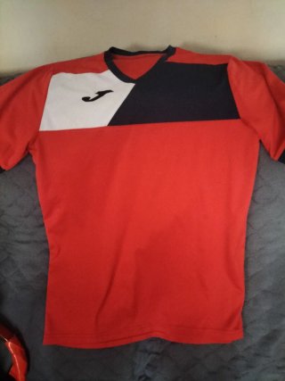 Camiseta Joma niño roja, blanca y azul marino