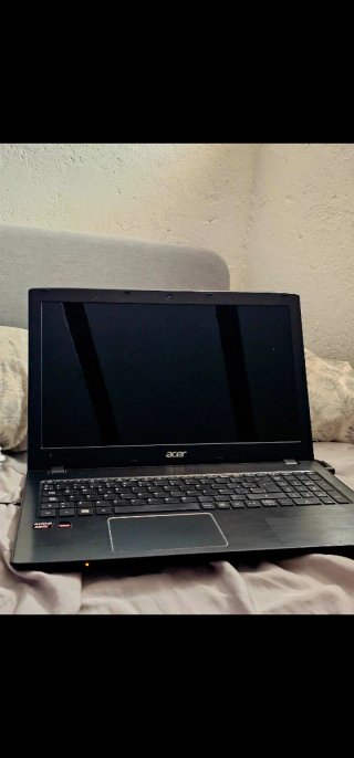 Portátil Acer Aspire E5-523G