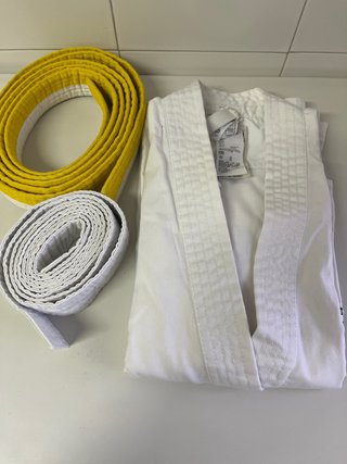 Kimono niño 3 años. 2 cinturones blanco y amarillo