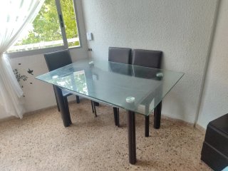 Mesa de Comedor con 4 Sillas. Valencia .Recogida