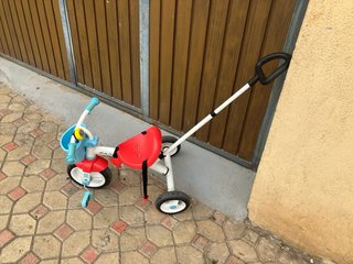 Triciclo Chicco con manillar