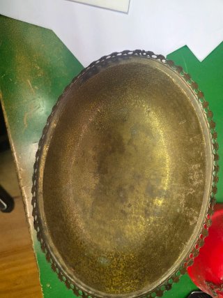 Frutero de Metal con Borde Calado