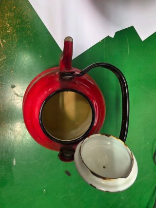Tetera Antigua Roja