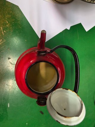 Tetera Antigua Roja
