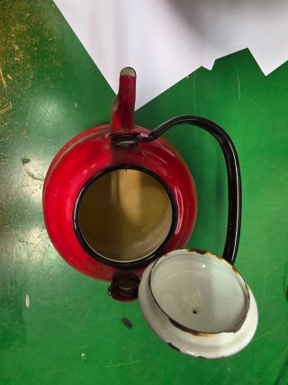 Tetera Antigua Roja