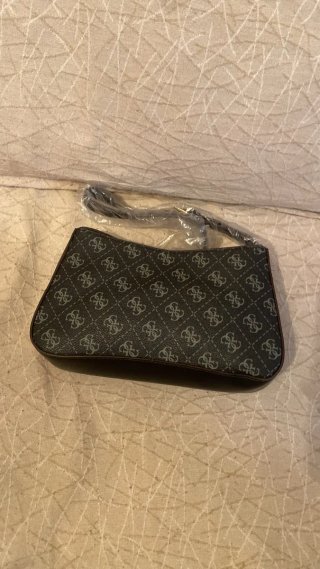 Bolso Guess Negro y Dorado