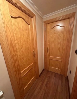 Conjunto de Puertas de Madera de Pino