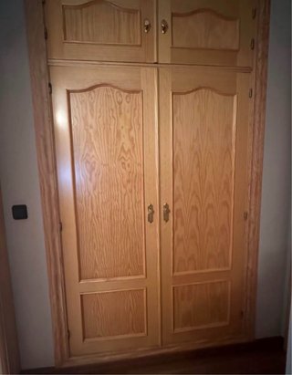 Conjunto de Puertas de Madera de Pino