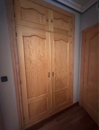 Conjunto de Puertas de Madera de Pino