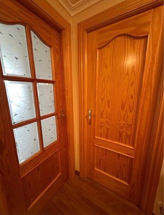 Conjunto de Puertas de Madera de Pino