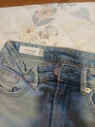 Pantalón vaquero flare Stradivarius T.32