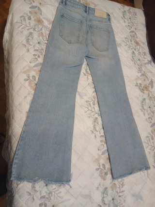 Pantalón vaquero flare Stradivarius T.32
