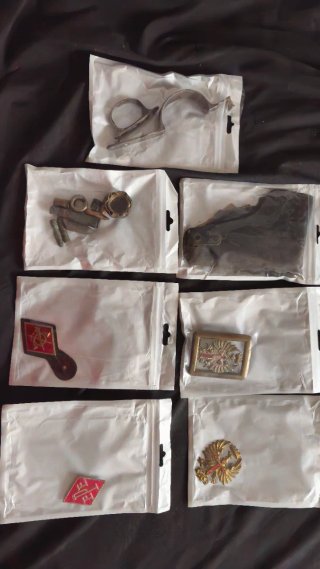 Lote de Insignias y Accesorios Militares