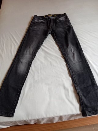 Pantalón Vaquero Super Skinny Negro talla 40