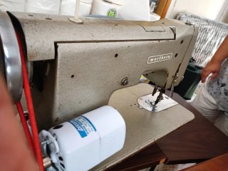 Máquina de coser industrial