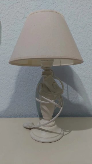 Lámpara de mesilla de noche blanca
