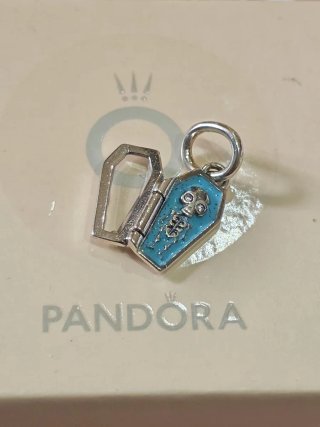 Charm Pandora Ataúd con Esqueleto