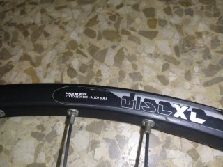 Rueda de aluminio MTB 26 pulgadas con piñonera.