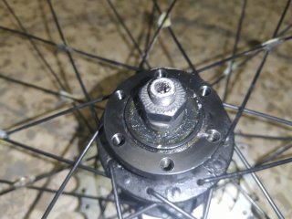 Rueda de aluminio MTB 26 pulgadas con piñonera.