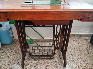 Máquina de Coser Alfa Antigua