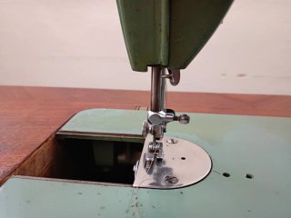 Máquina de Coser Alfa Antigua