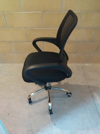 Silla de escritorio giratoria negra