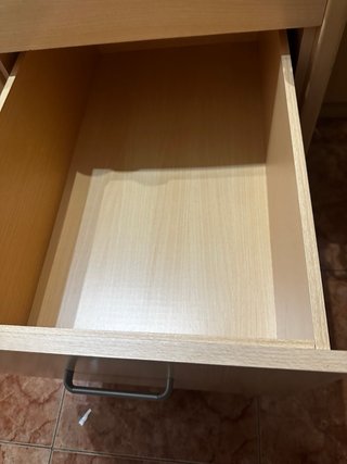 Cama de madera hecha a medida, precio negociable.