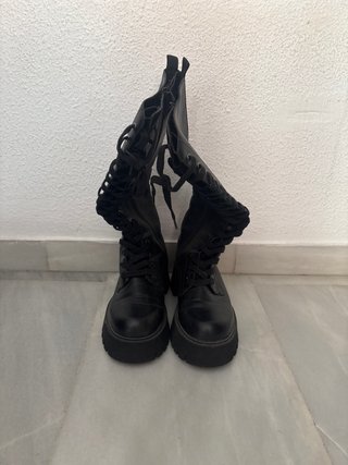 Botas Altas de Cordones Negras