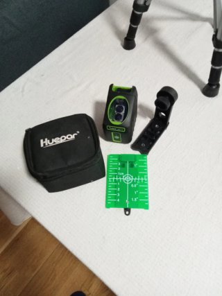 Láser de líneas Huepar con accesorios