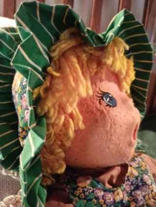 Muñeca antigua de tela