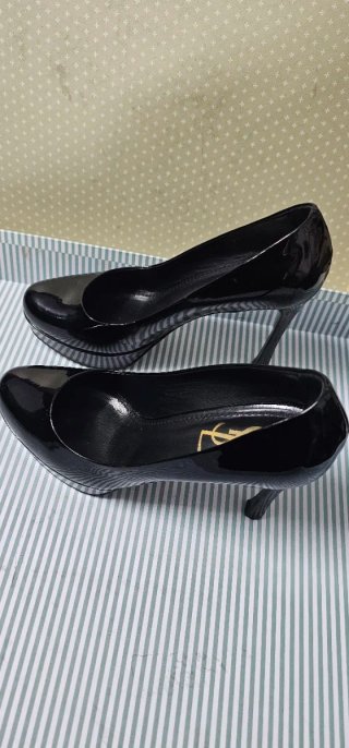 Tacones Yves Saint Laurent Negros