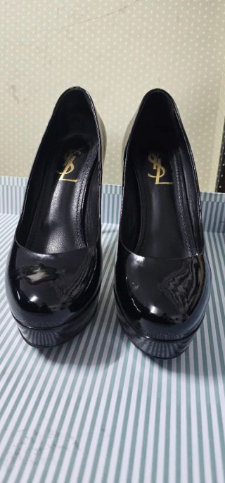 Tacones Yves Saint Laurent Negros