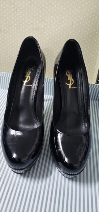 Tacones Yves Saint Laurent Negros