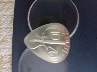 medaglia a forma dPlettro Pino Daniele in argento