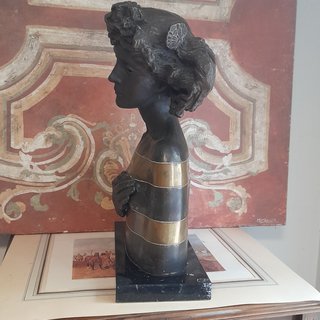 FIGURA DE BRONCE DE LA ESCULTORA  AURORA CAÑERO
