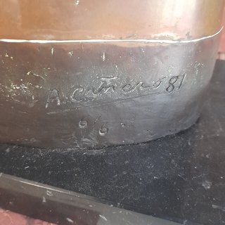 FIGURA DE BRONCE DE LA ESCULTORA  AURORA CAÑERO