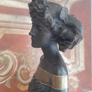 FIGURA DE BRONCE DE LA ESCULTORA  AURORA CAÑERO