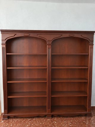 Librería de madera clásica