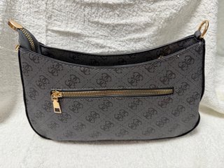 Bolso Guess Gris y Dorado