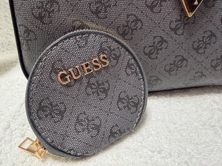 Bolso Guess Gris y Dorado
