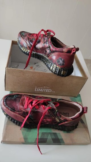 Zapatos sneakers señora Laura Vita Talla 43