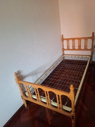 Cama individual de madera