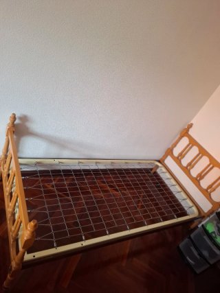 Cama individual de madera