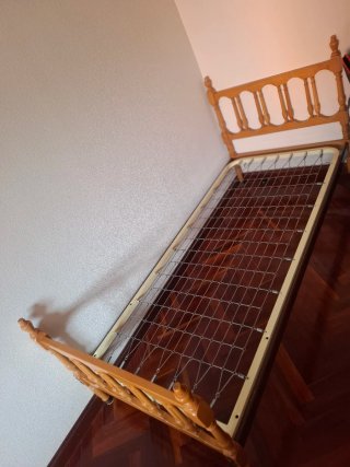 Cama individual de madera